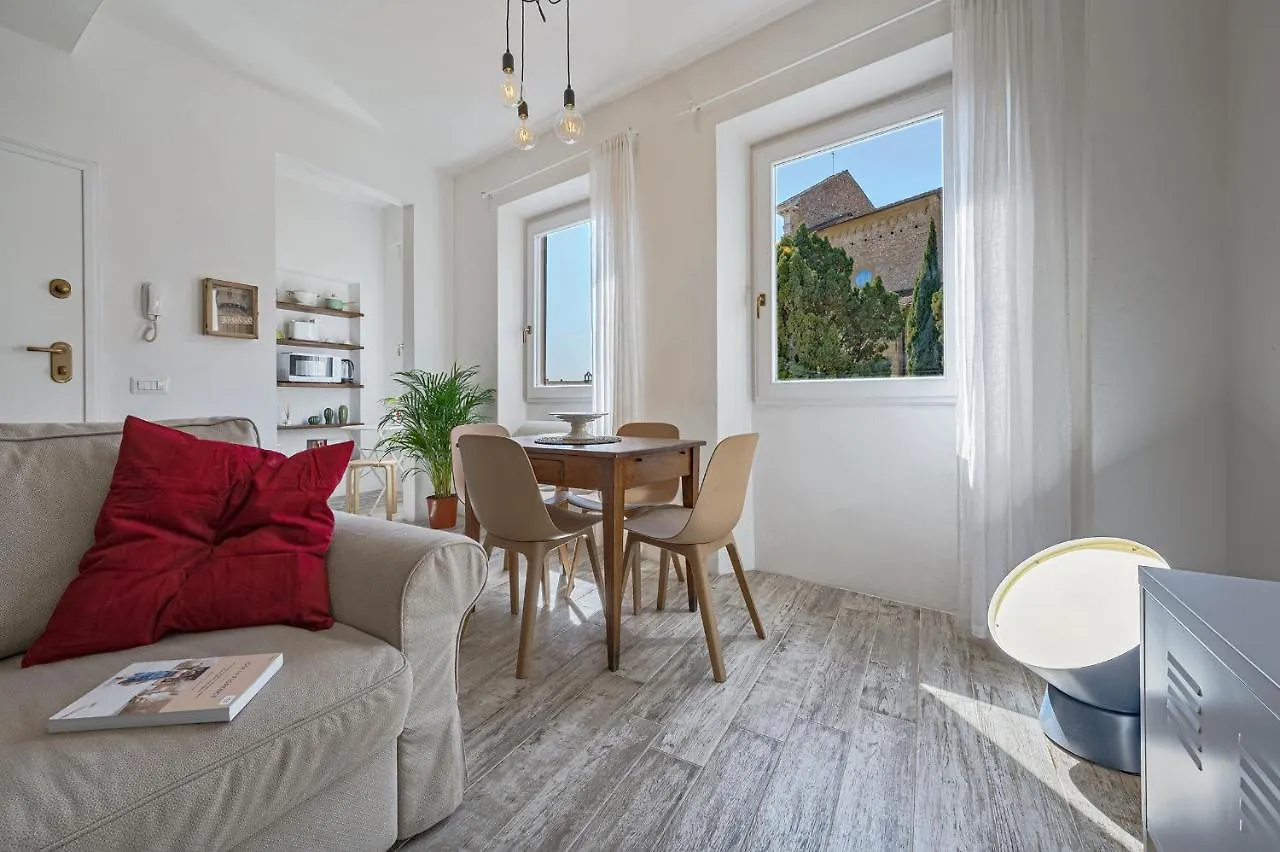Via Avelli, 4 - Florence Charming Apartments - Delightful And Bright 3Rd-Floor Apartment Without Elevator, Overlooking One Of Florence'S Most Beautiful Squares, Exceptionally Located For Exploring The City