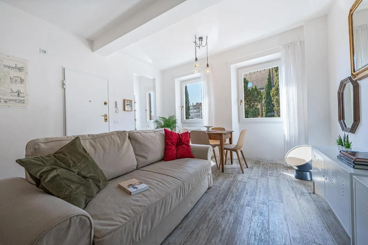 Via Avelli, 4 - Florence Charming Apartments - Delightful And Bright 3Rd-Floor Apartment Without Elevator, Overlooking One Of Florence'S Most Beautiful Squares, Exceptionally Located For Exploring The City