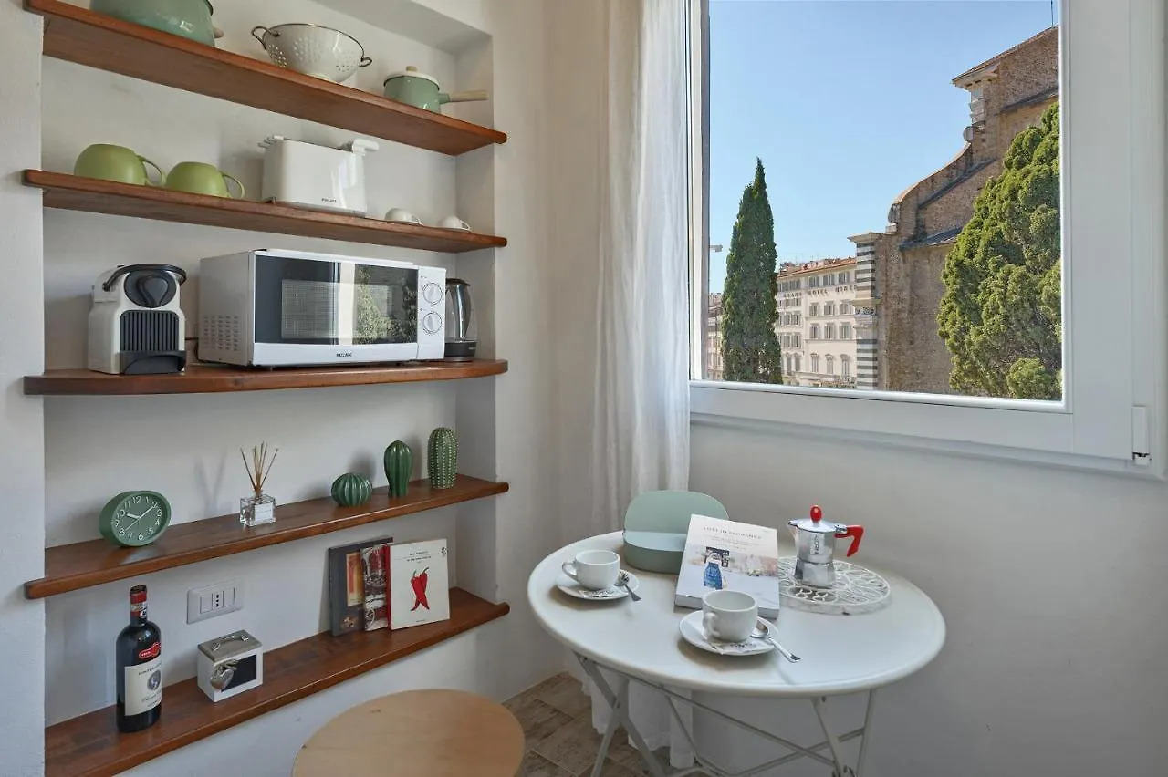Via Avelli, 4 - Florence Charming Apartments - Delightful And Bright 3Rd-Floor Apartment Without Elevator, Overlooking One Of Florence'S Most Beautiful Squares, Exceptionally Located For Exploring The City