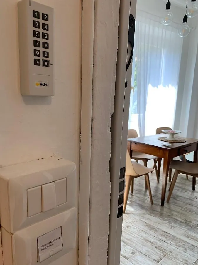 Via Avelli, 4 - Florence Charming Apartments - Delightful And Bright 3Rd-Floor Apartment Without Elevator, Overlooking One Of Florence'S Most Beautiful Squares, Exceptionally Located For Exploring The City Ιταλία