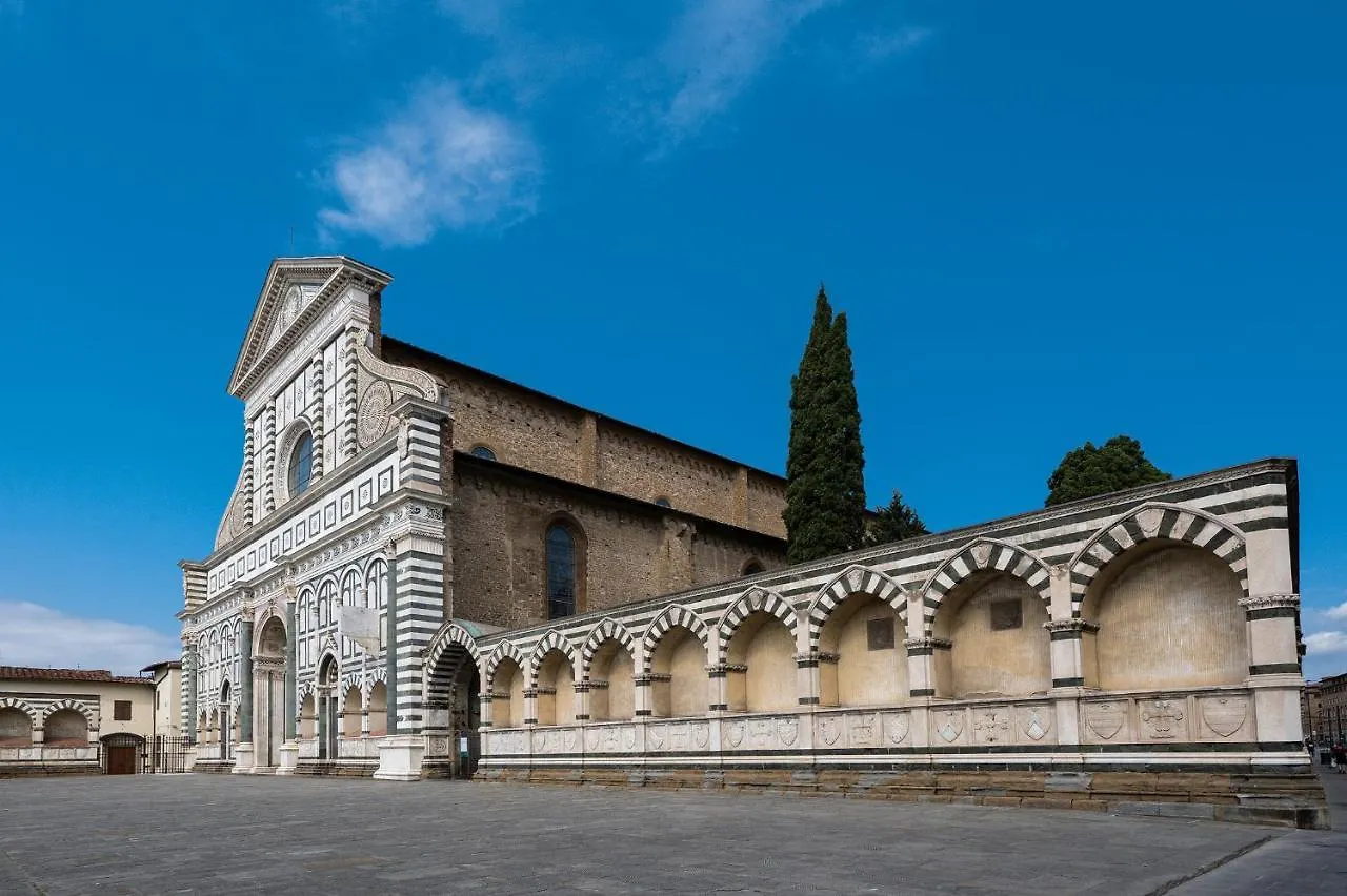 Via Avelli, 4 - Florence Charming Apartments - Delightful And Bright 3Rd-Floor Apartment Without Elevator, Overlooking One Of Florence'S Most Beautiful Squares, Exceptionally Located For Exploring The City