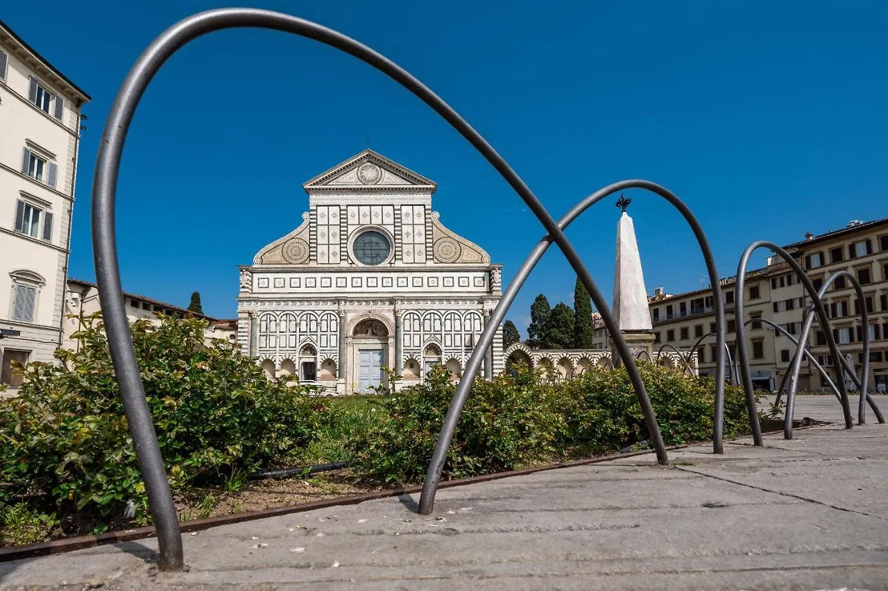 Via Avelli, 4 - Florence Charming Apartments - Delightful And Bright 3Rd-Floor Apartment Without Elevator, Overlooking One Of Florence'S Most Beautiful Squares, Exceptionally Located For Exploring The City