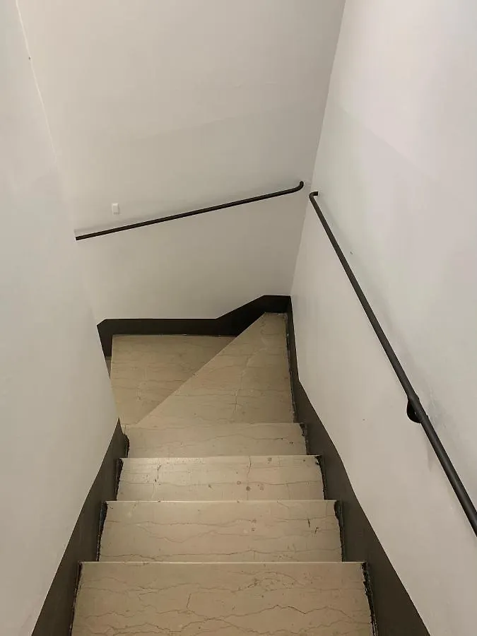 Via Avelli, 4 - Florence Charming Apartments - Delightful And Bright 3Rd-Floor Apartment Without Elevator, Overlooking One Of Florence'S Most Beautiful Squares, Exceptionally Located For Exploring The City